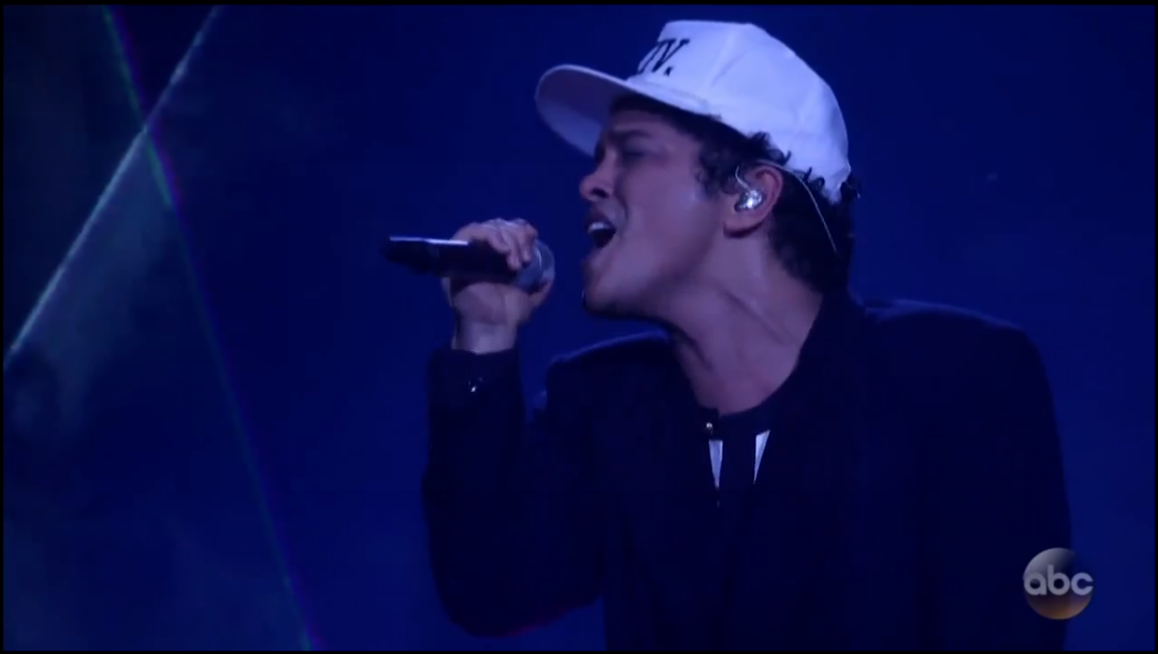 Видеоклип Bruno Mars (LIVE at Billboard Music Awards 2017)