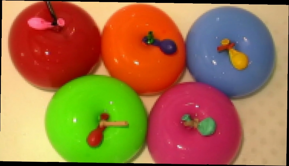Учим цвета Шарики яблоко с водой Лопаем шарики с водой 