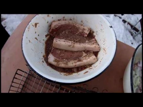 Жарим стейки из свинины 