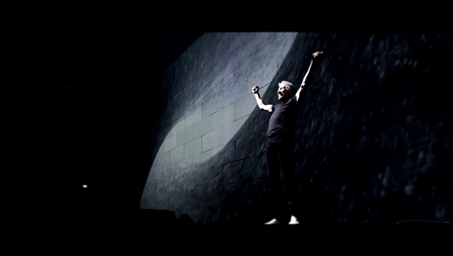 Видеоклип Roger Waters + David Gilmour: Comfortably Numb, Live, O2 Arena 2011