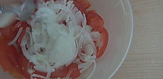 Как приготовить легкий салат из помидор 