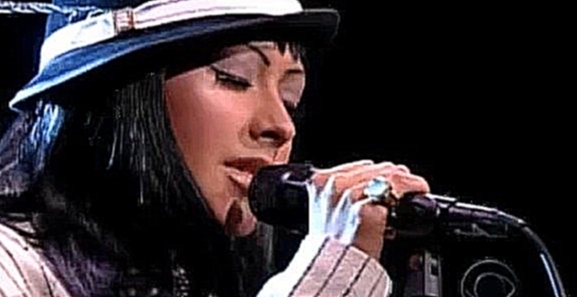 Видеоклип Christina Aguilera - Walk Away [Live, 2004]