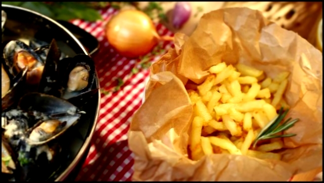 Рецепт мидий в сливочном соусе с голубым сыром и картошкой фри 