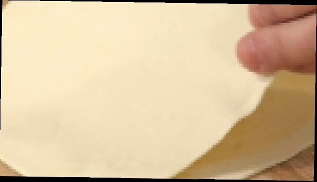 Сыр камамбер запеченный в слоеном тесте 