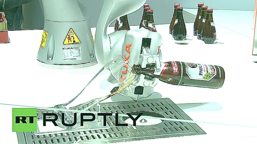 Немецкий робот, который и пива нальет, и стакан помоет 