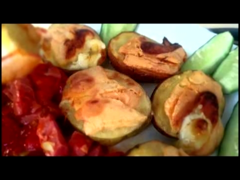 обжор: картошка печёная + колбаса с помидорами 