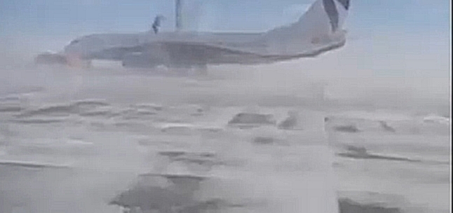 Видеоклип Самолет сдувает в аэропорту Норильска
