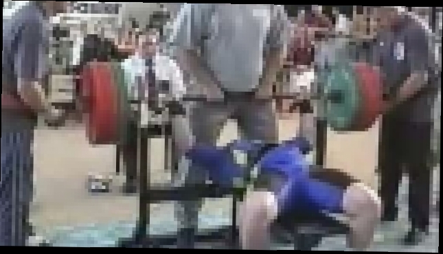 Видеоклип Андрей Крымов роняет на себя 275 кг!